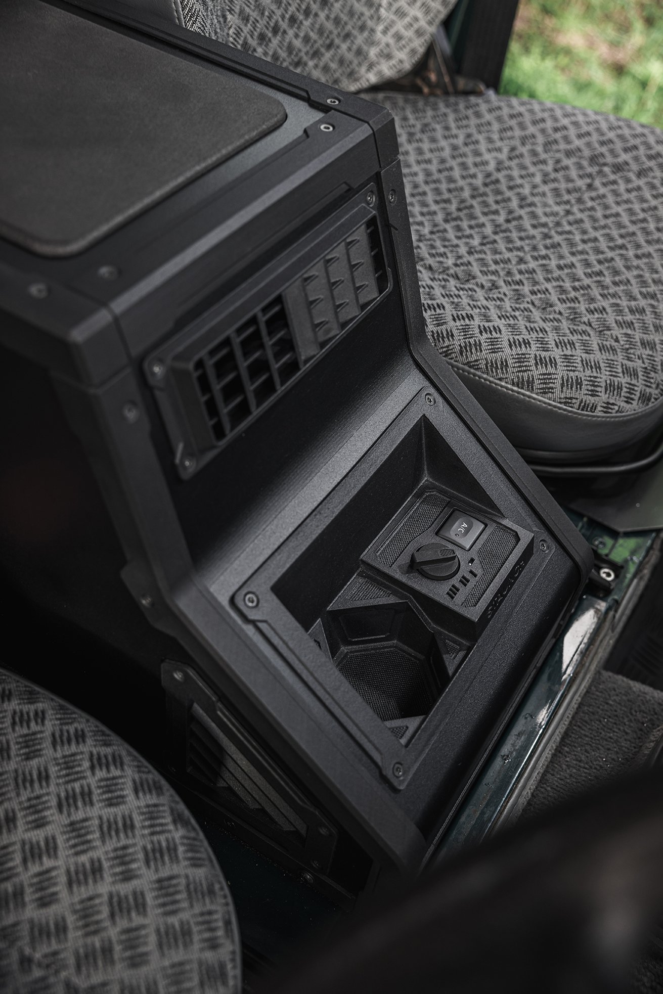 Centre Console Air Conditioning Kit For Land Rover Defender | STAUNCH